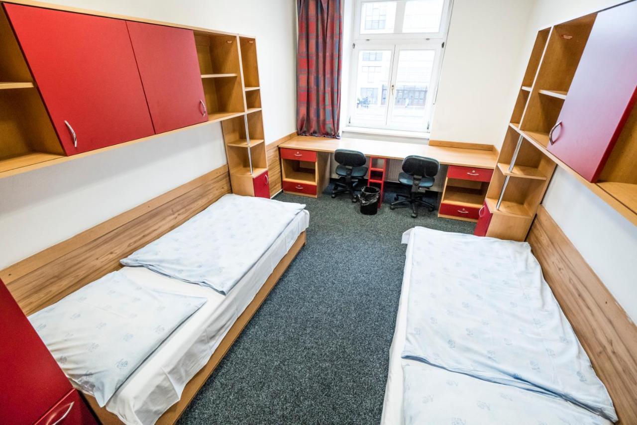 Hostel Masarykova Praag Buitenkant foto