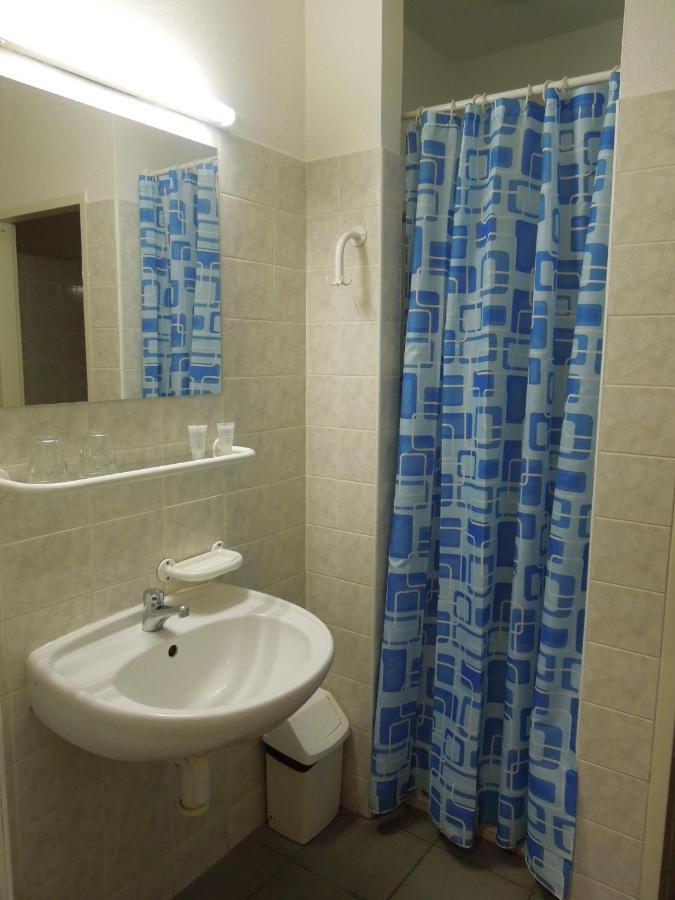 Hostel Masarykova Praag Buitenkant foto