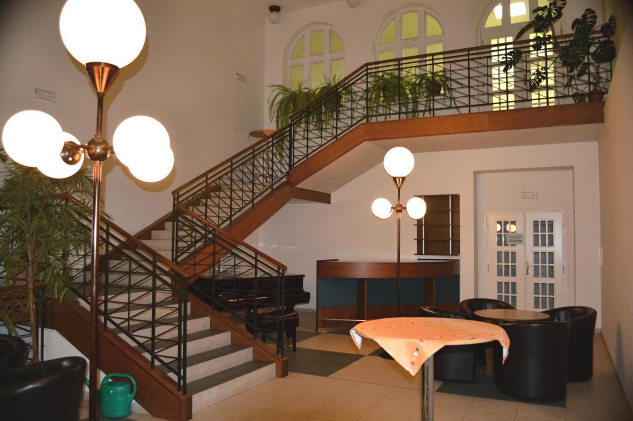 Hostel Masarykova Praag Buitenkant foto