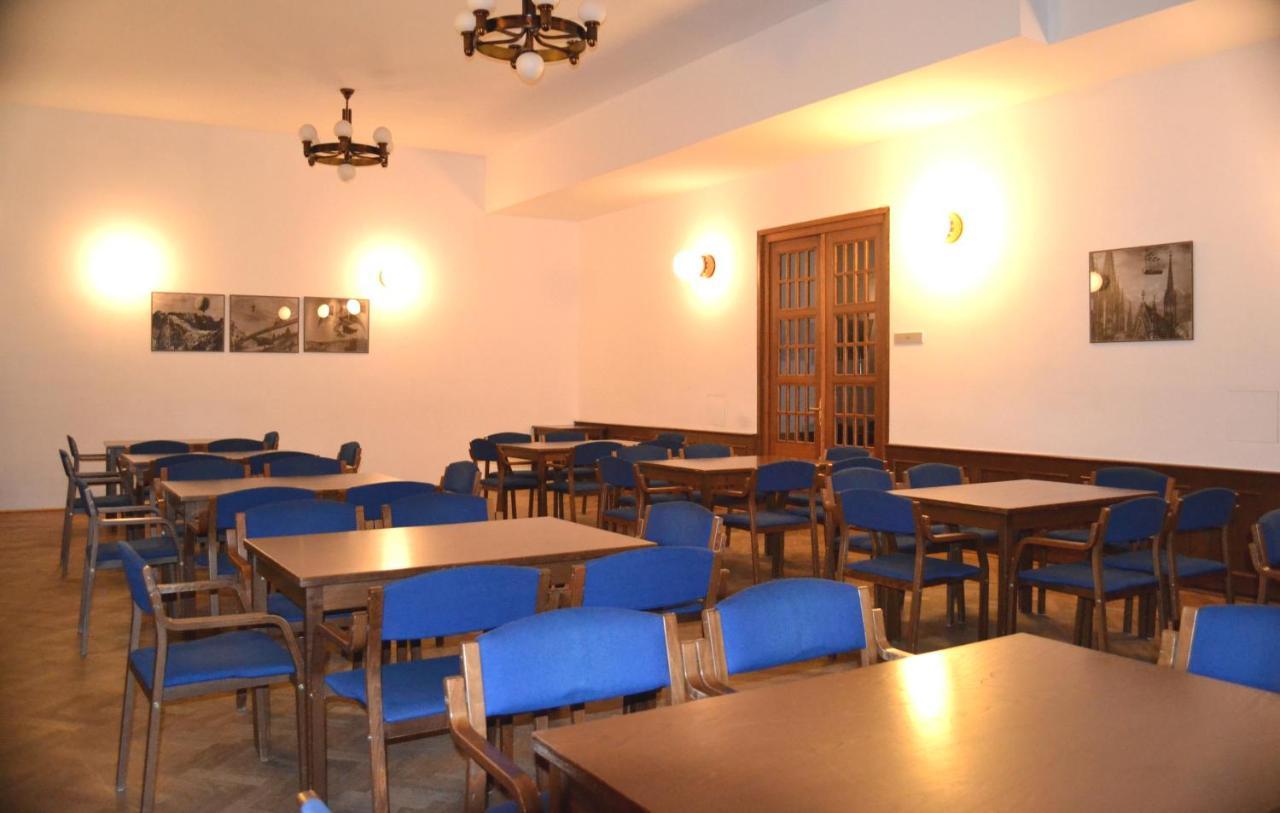 Hostel Masarykova Praag Buitenkant foto