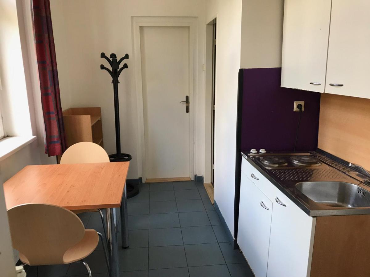 Hostel Masarykova Praag Buitenkant foto