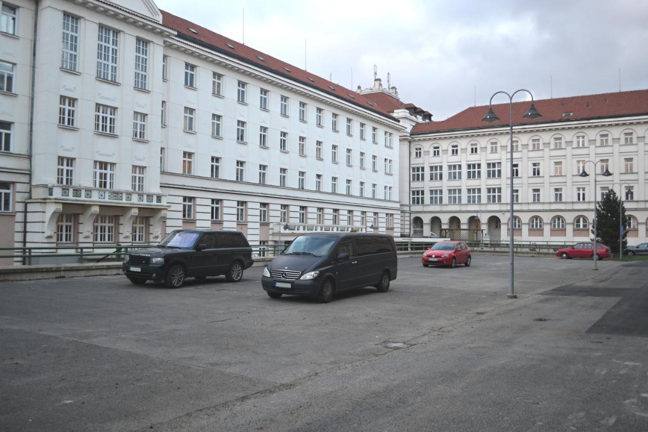 Hostel Masarykova Praag Buitenkant foto