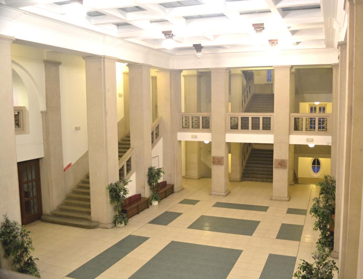 Hostel Masarykova Praag Buitenkant foto